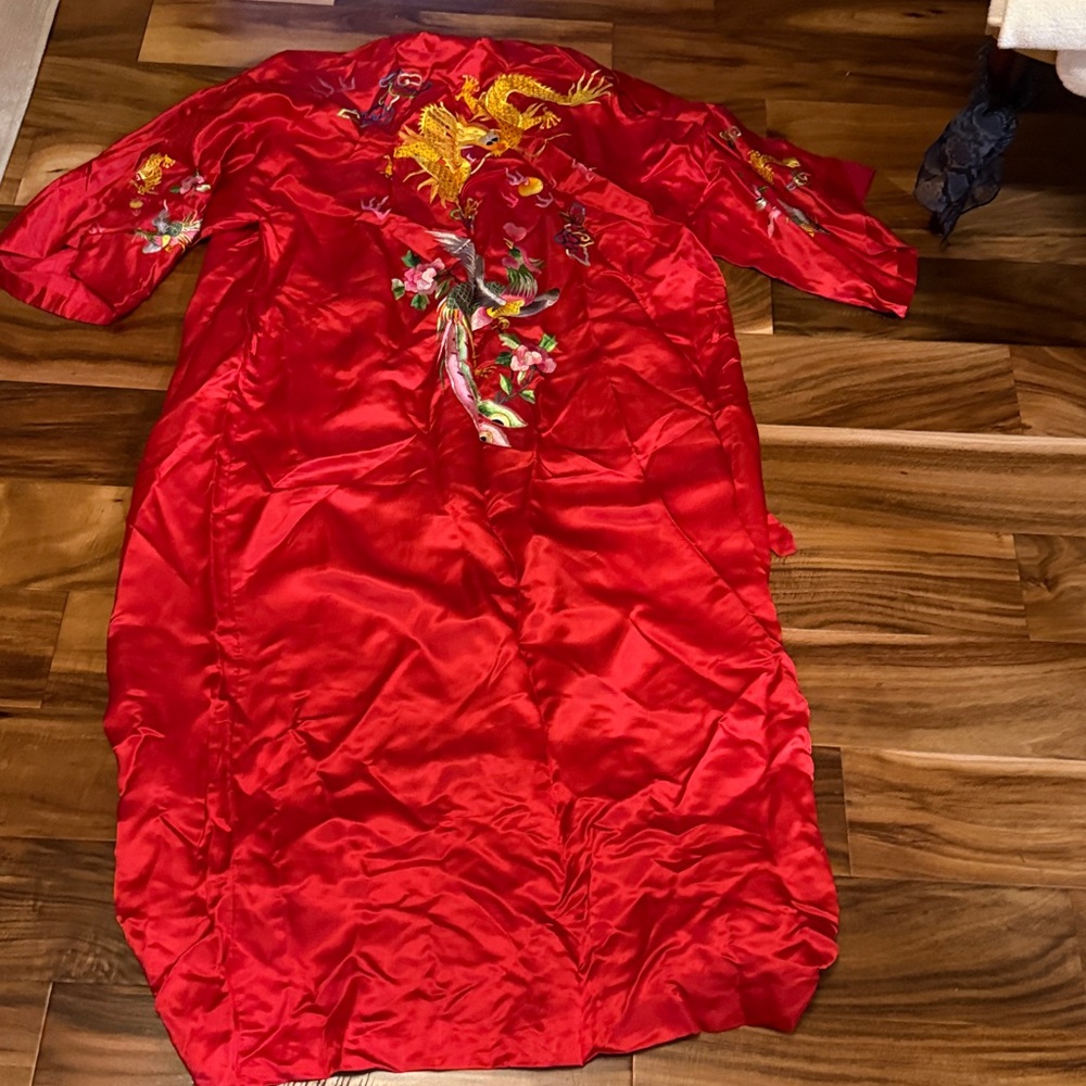 Brand New Red Dragon Embroidered Kimono Robe 100% silk - Picture 2 of 6